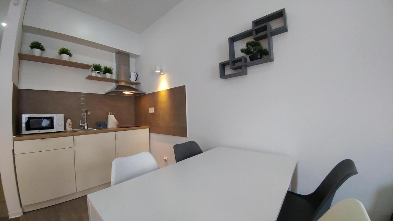 J&J Apartments Belgrado Exterior foto